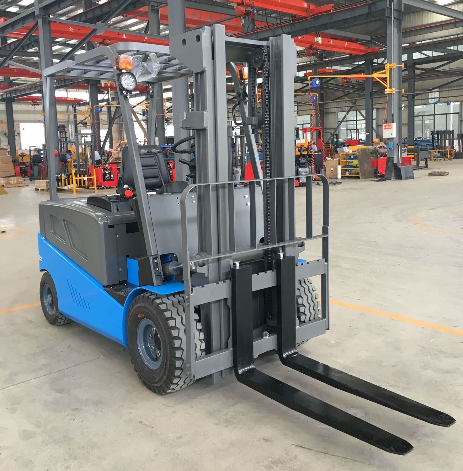 3T ELECTRIC FORKLIFT 4
